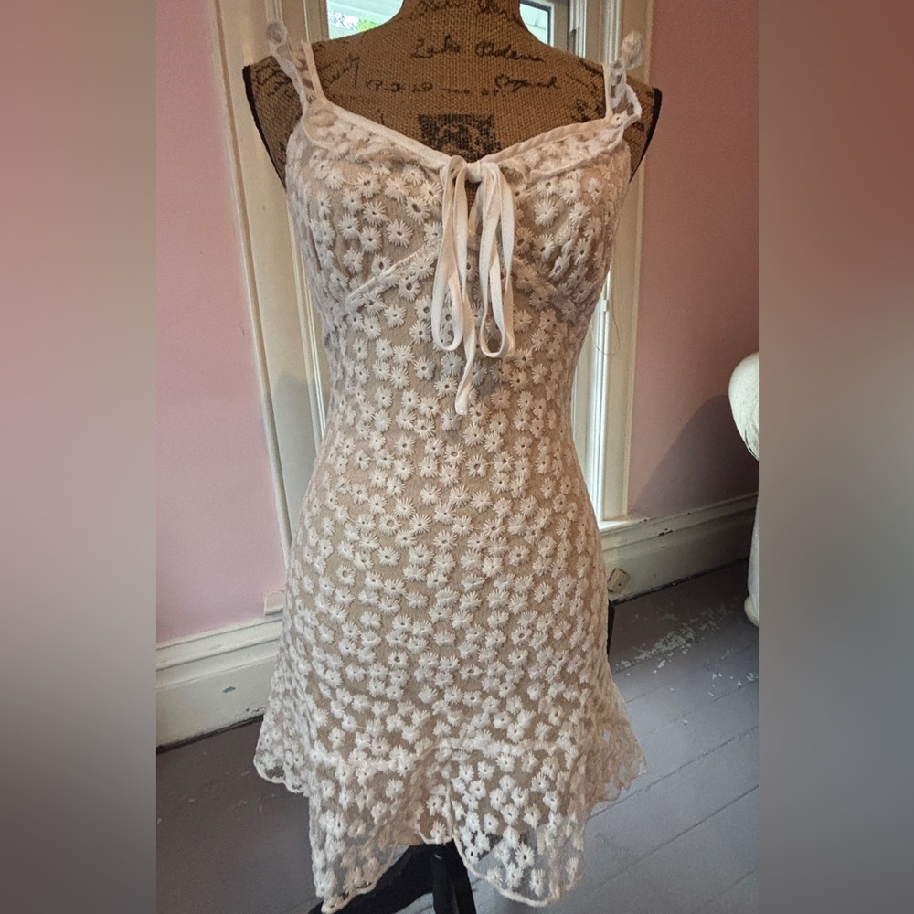 Lulu's Cream Mini Dress with Elegant Design
